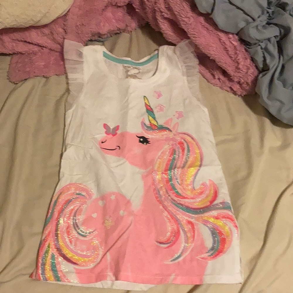 Girls unicorn shirt size 5-6 M